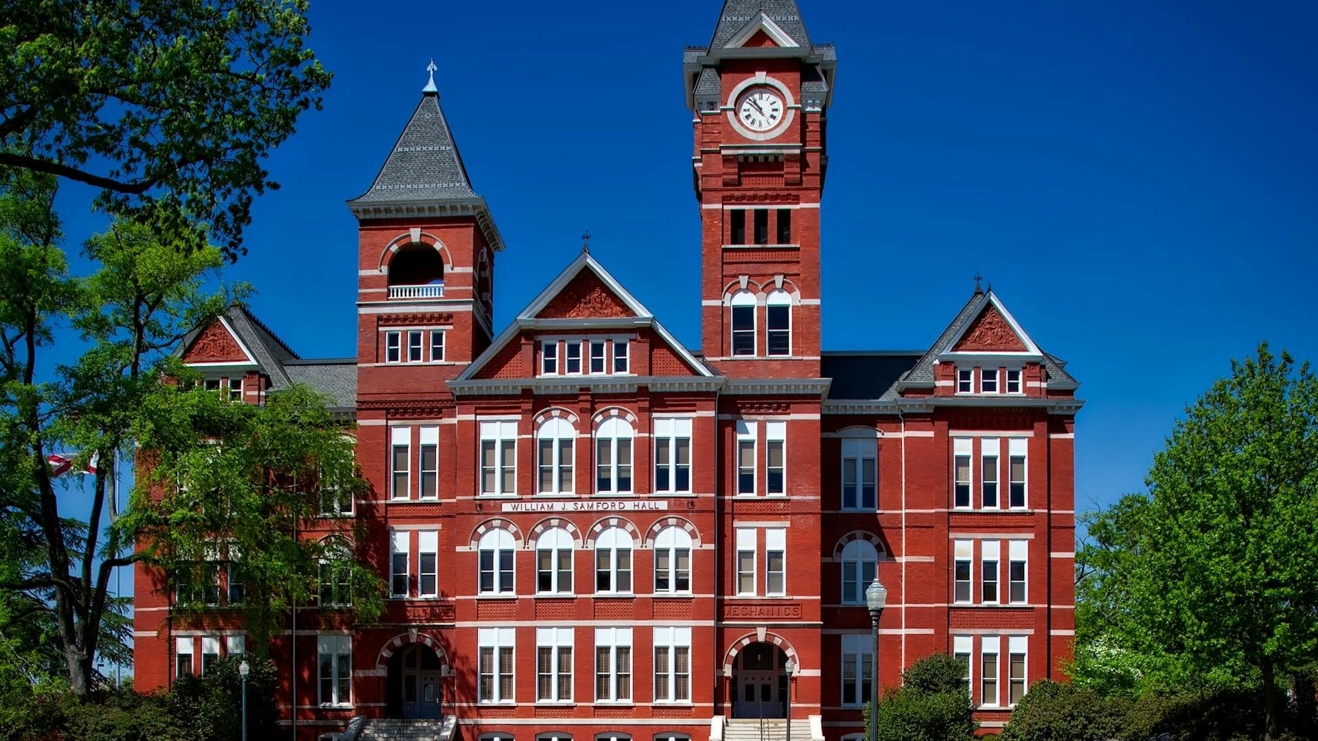 Students and families on campus