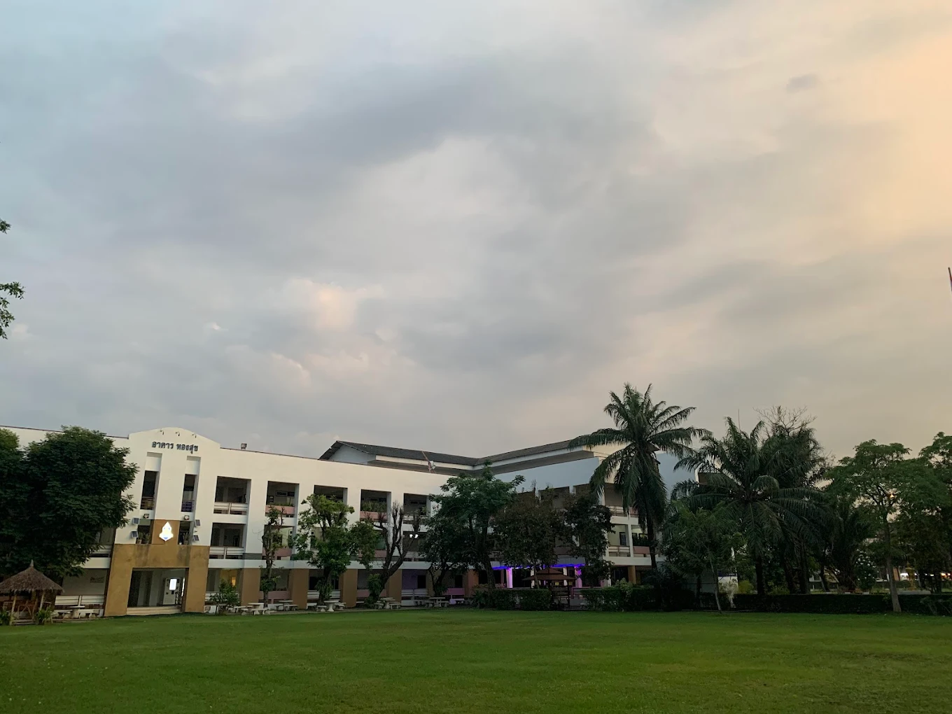 Thongsook College