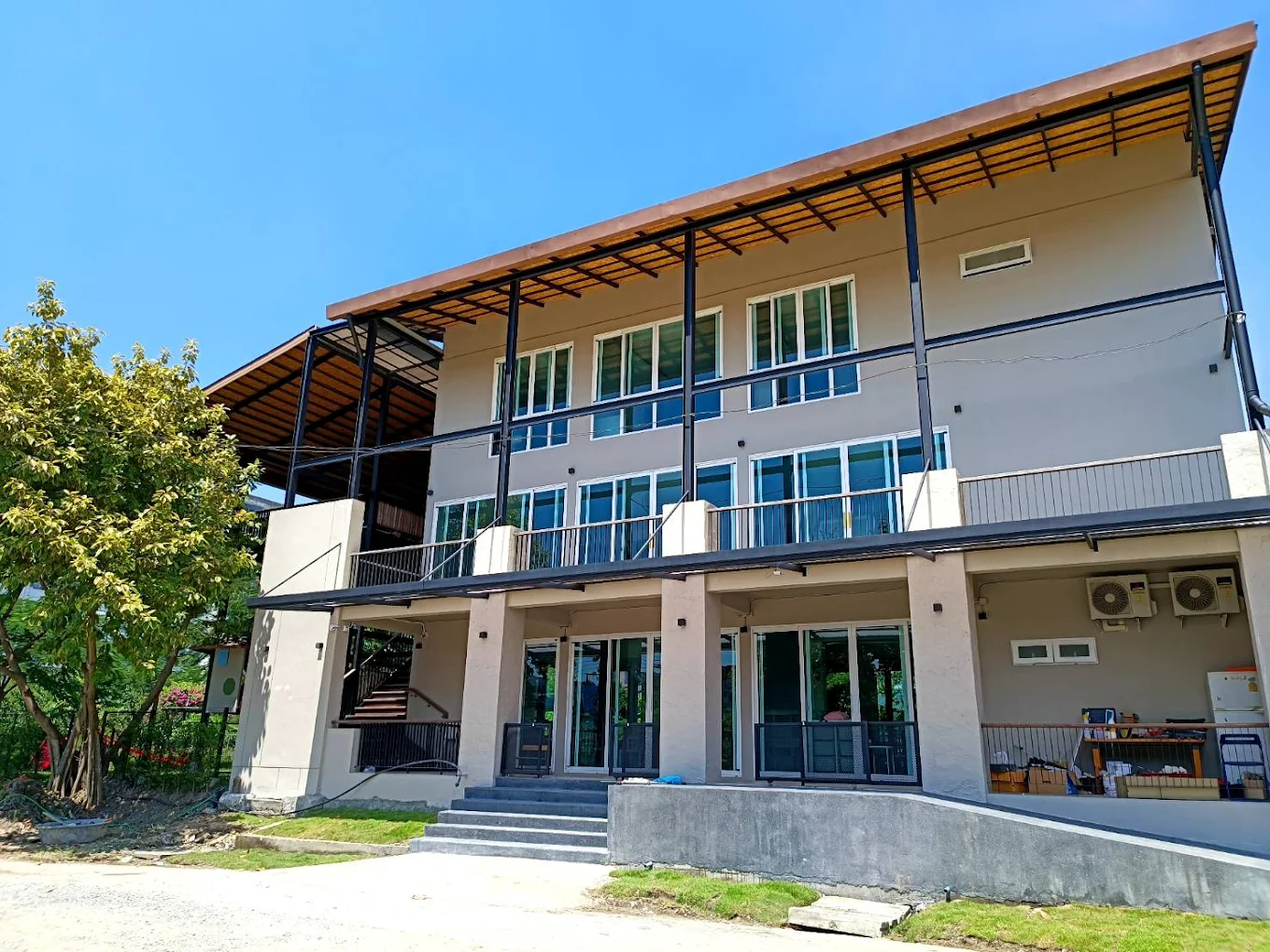 Westgate Montessori / Nonthaburi Montessori School